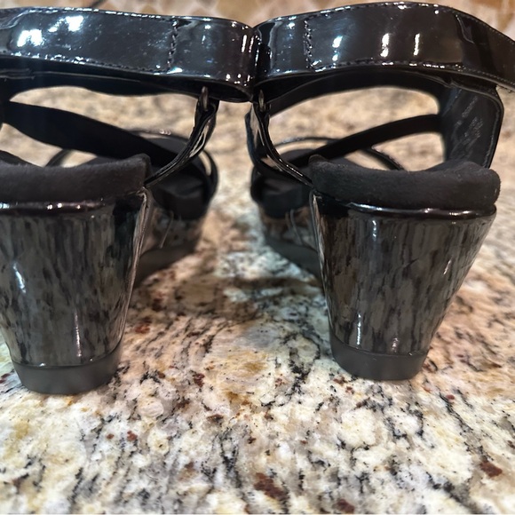 NEW Anne Klein iflex Black Patent Wedge Sandals Size 8 - Picture 7 of 9
